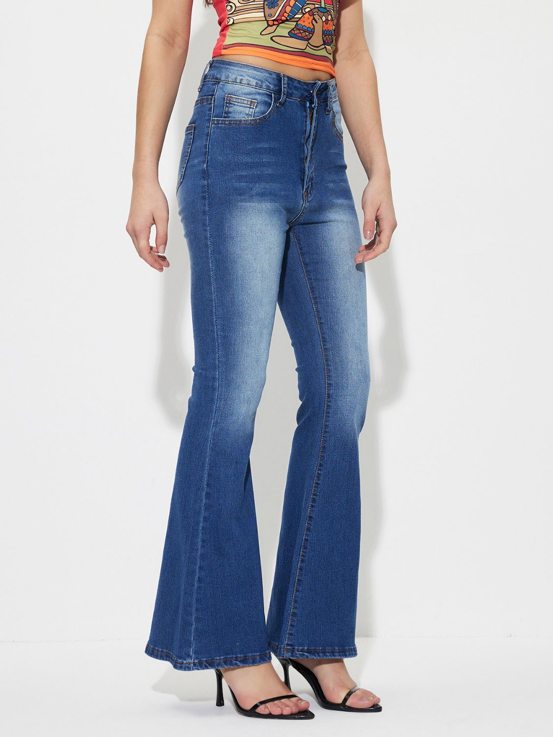 Jeans bootcut de tiro medio