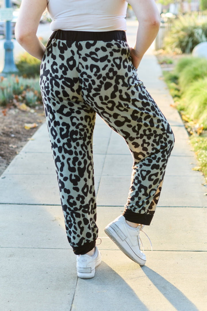 Fashion Sava | Leopard Sweatpants | Bold Contrast Design