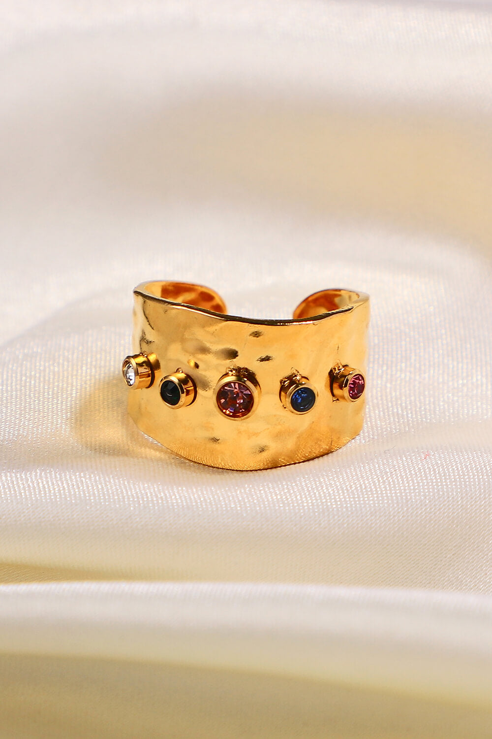 Anillo de circonita bañado en oro de 18 quilates