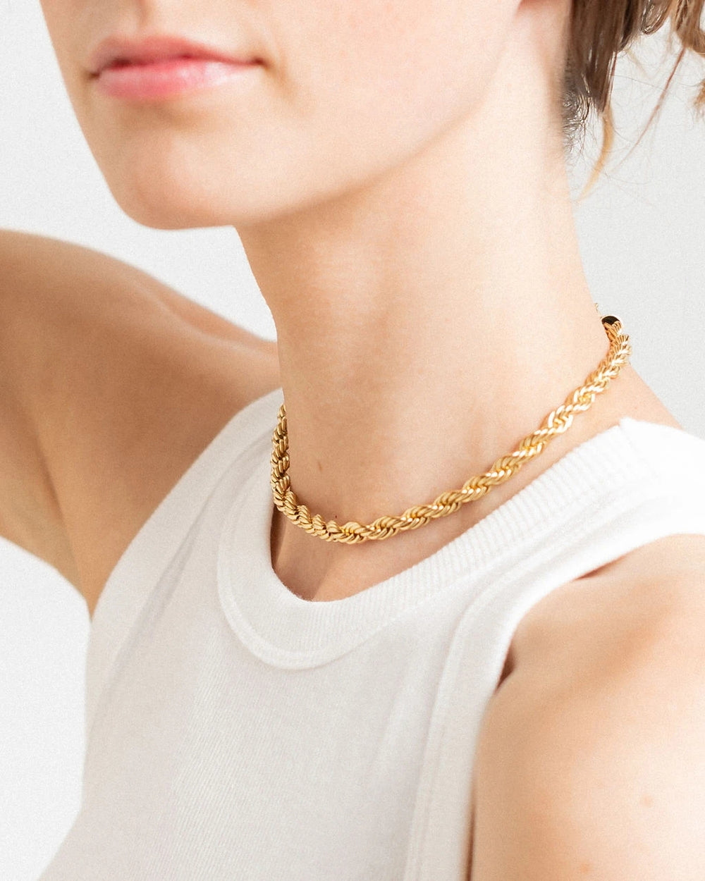 Fashion Sava | Twisted Chain Choker | Elegant Statement Accessory