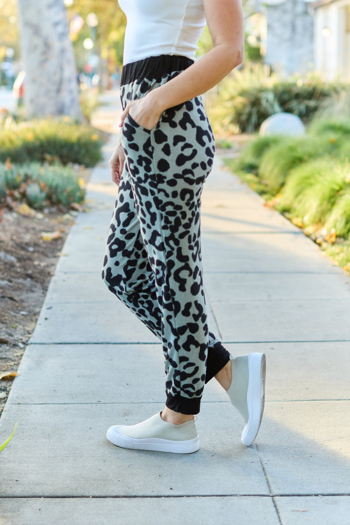 Fashion Sava | Leopard Sweatpants | Bold Contrast Design