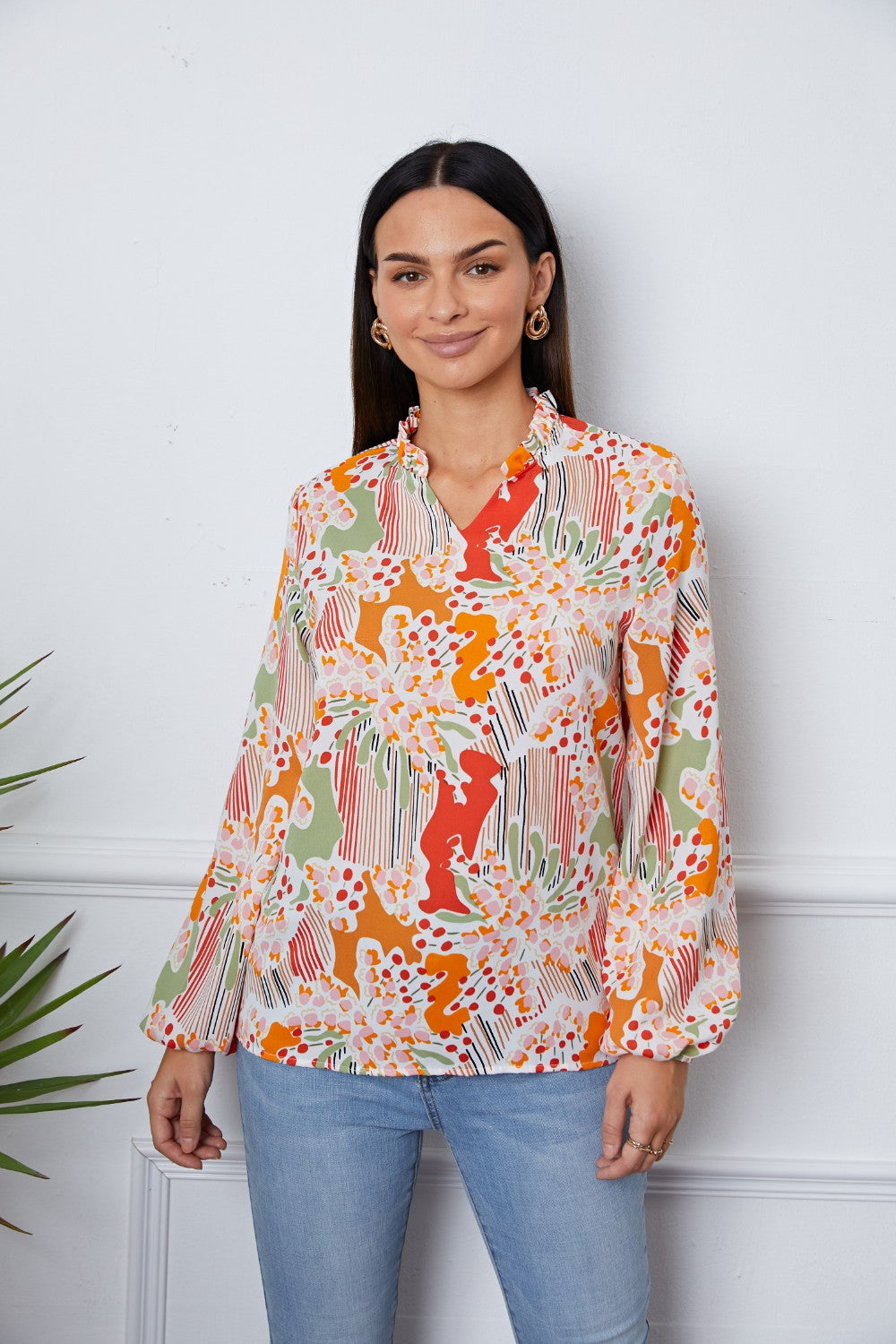 Blusa de manga larga con muescas y volantes florales