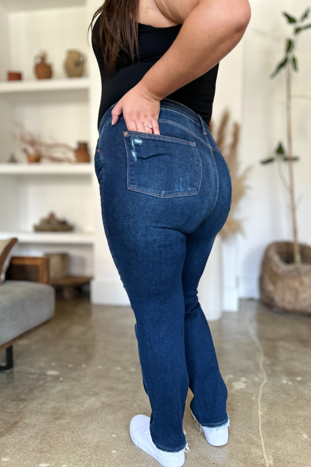 Jeans rectos de cintura alta, rígidos y desgastados de Judy Blue