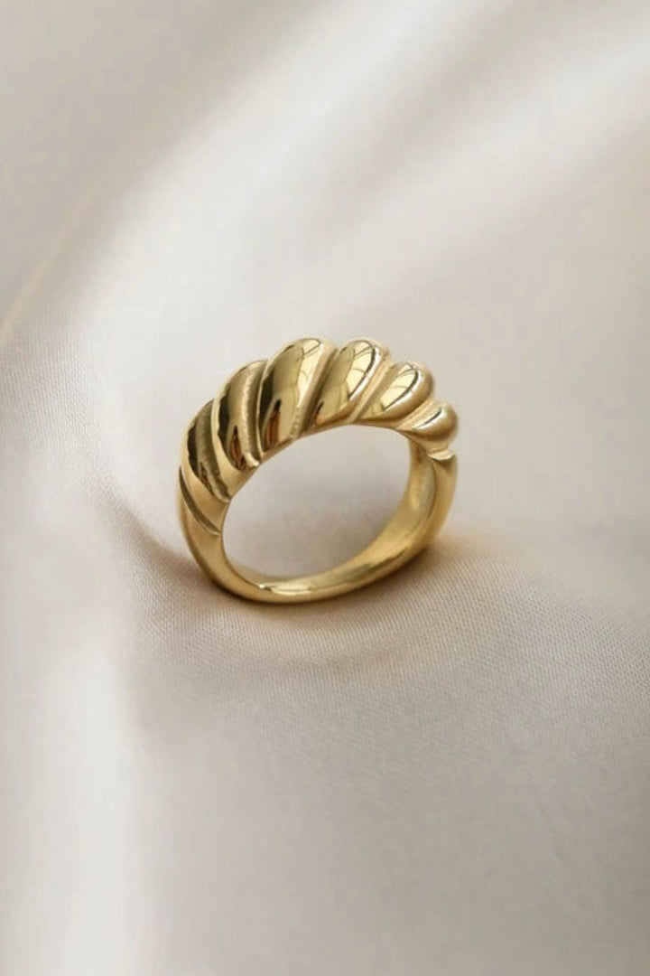 Fashion Sava | Gold Twisted Ring | Elegant Everyday Accessory