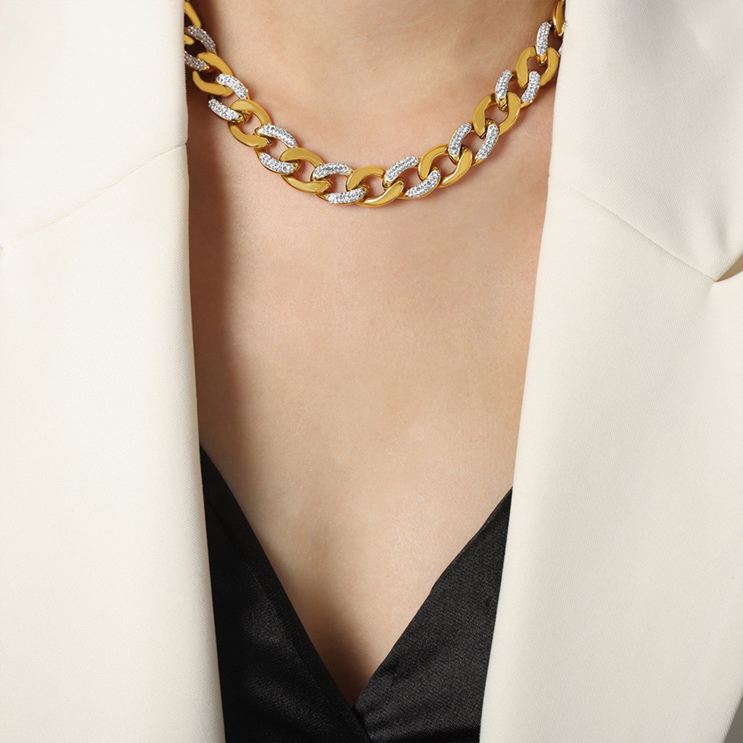 Collar de cadena gruesa de acero y titanio con circonitas
