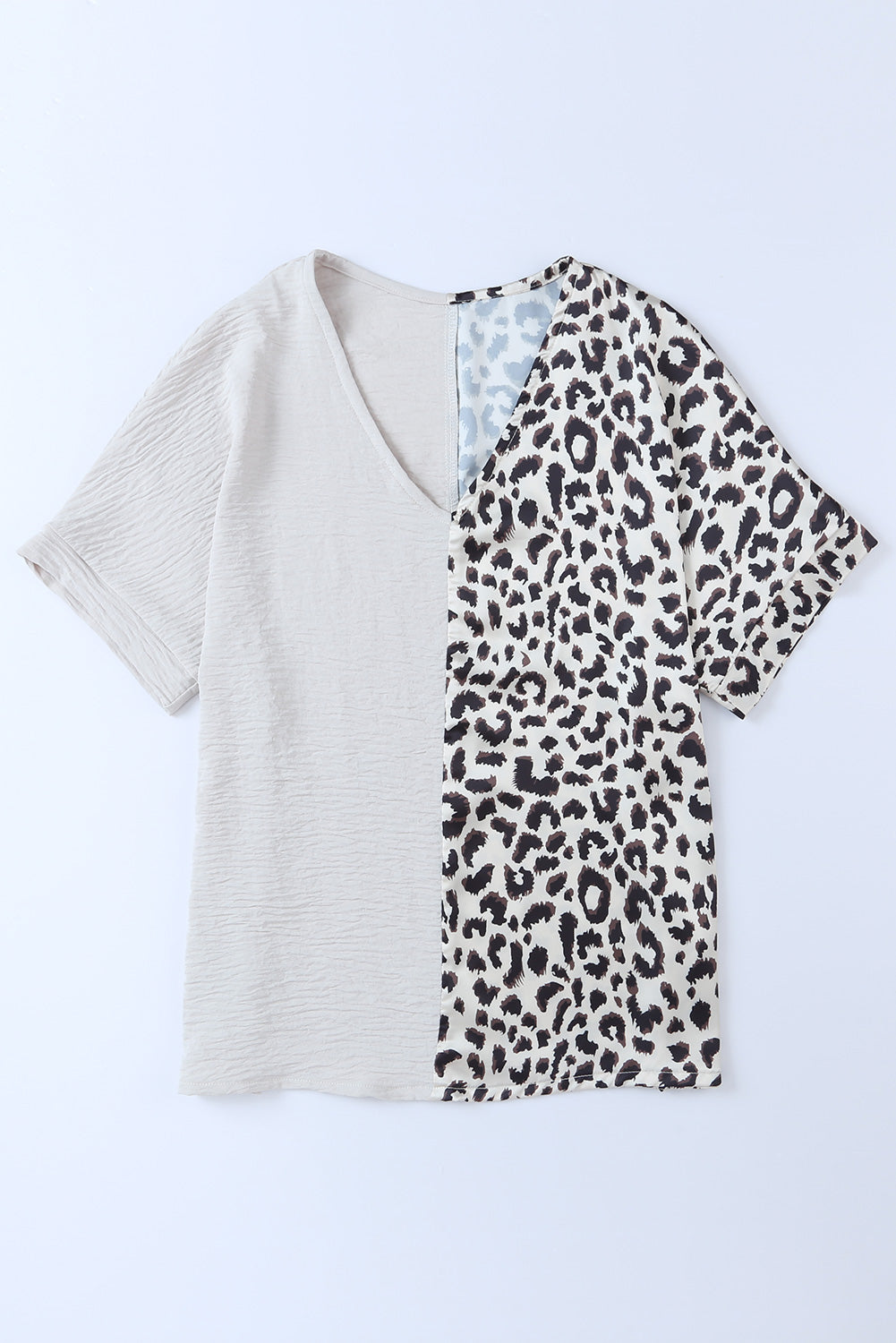 Blusa con escote en V y estampado de leopardo