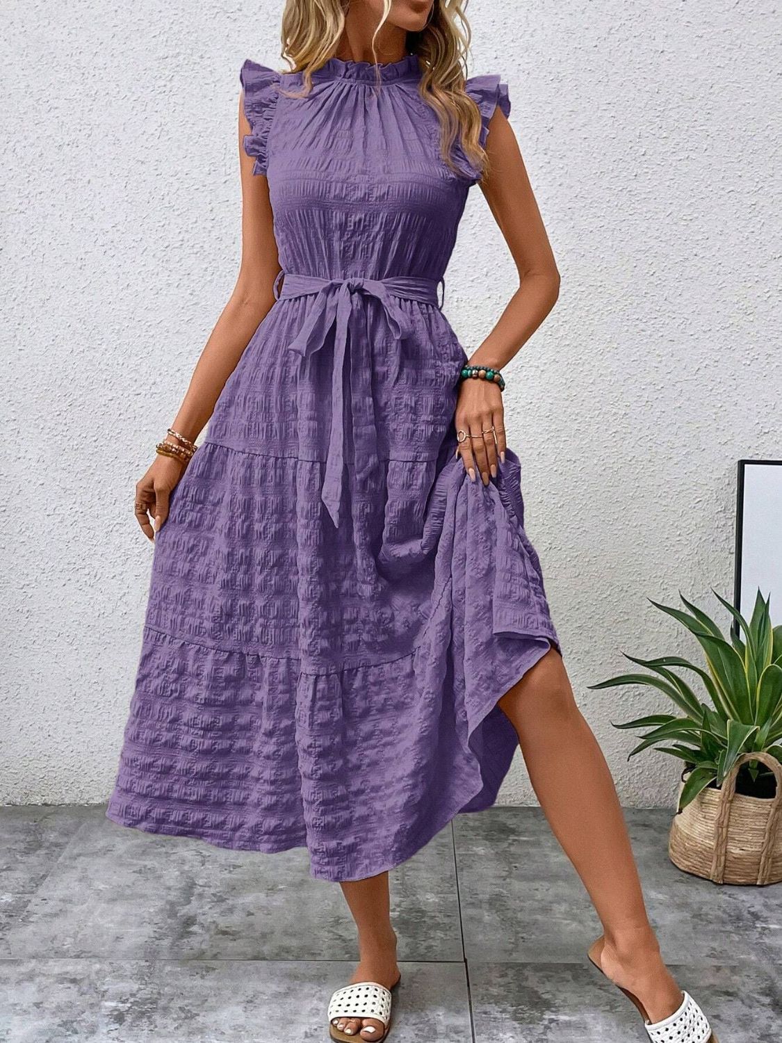 Vestido midi con mangas cortas y volantes anudados