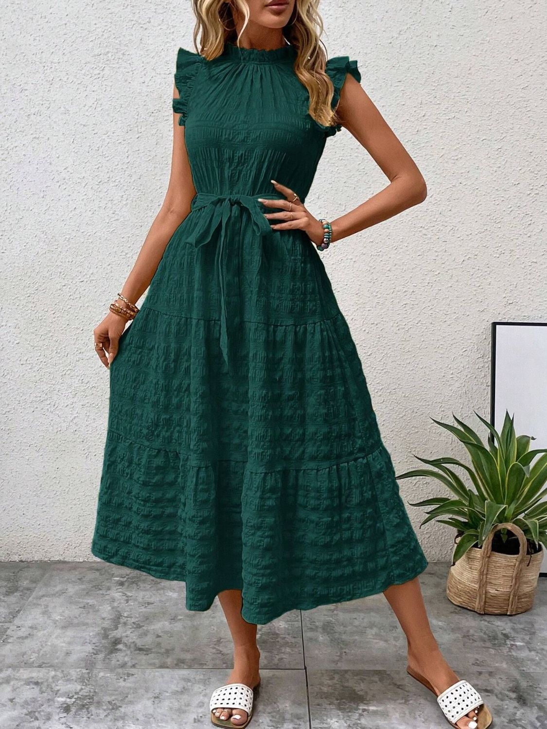 Vestido midi con mangas cortas y volantes anudados