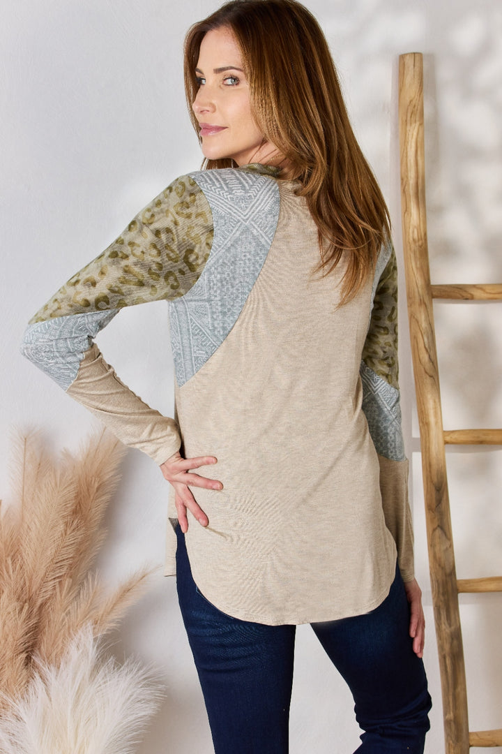Fashion Sava | V-Neck Long Sleeve Top | Colorblock Design