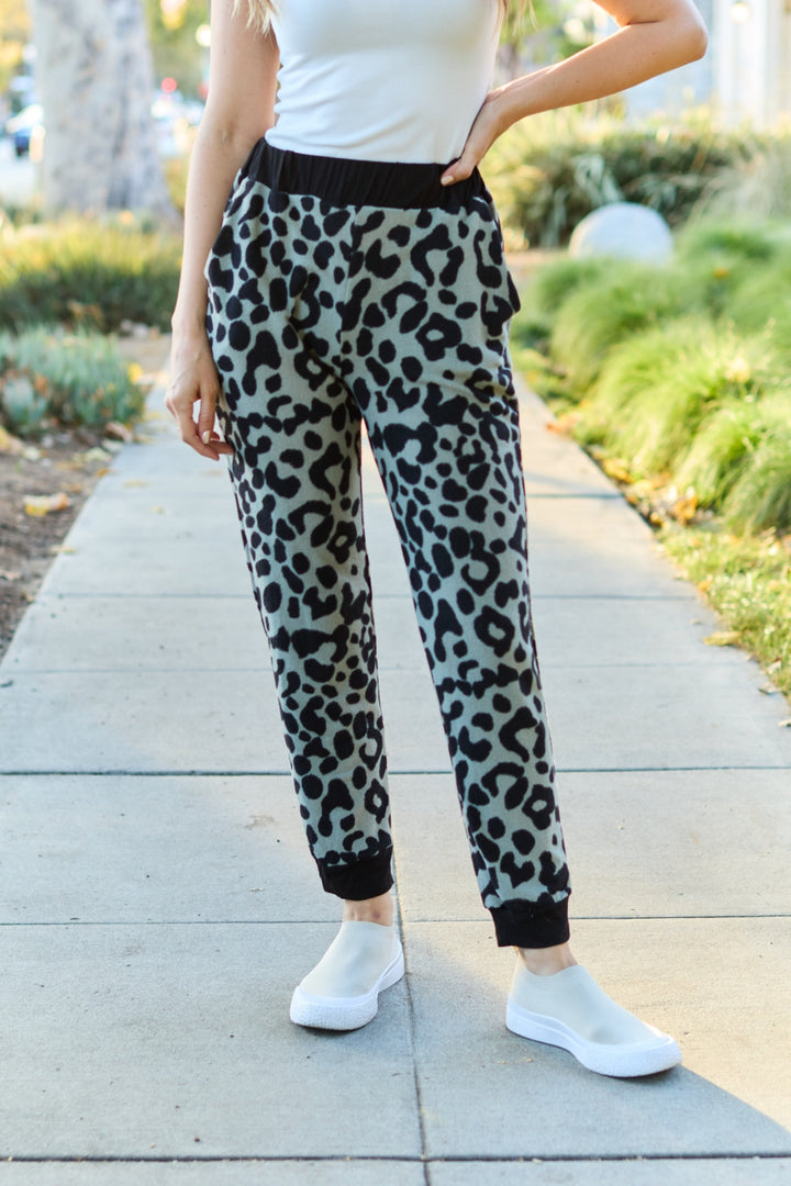 Fashion Sava | Leopard Sweatpants | Bold Contrast Design