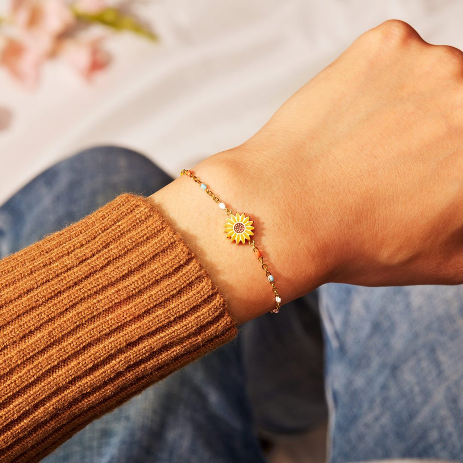 Pulsera de cuentas bañada en oro de 18 quilates con forma de girasol