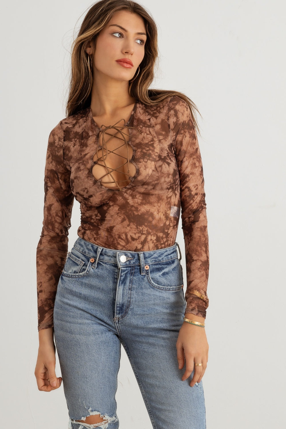 HERA COLLECTION Body à manches longues et lacets en maille abstraite
