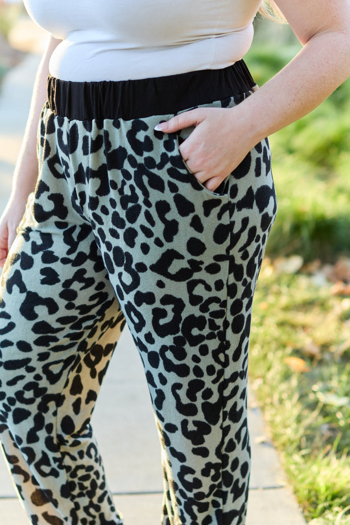 Fashion Sava | Leopard Sweatpants | Bold Contrast Design