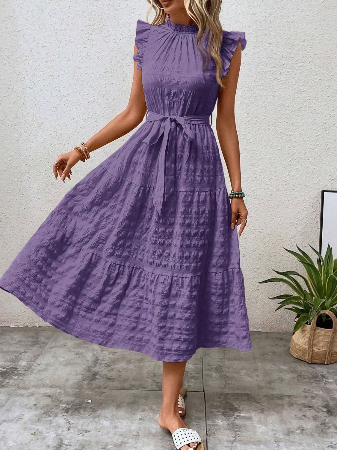 Vestido midi con mangas cortas y volantes anudados