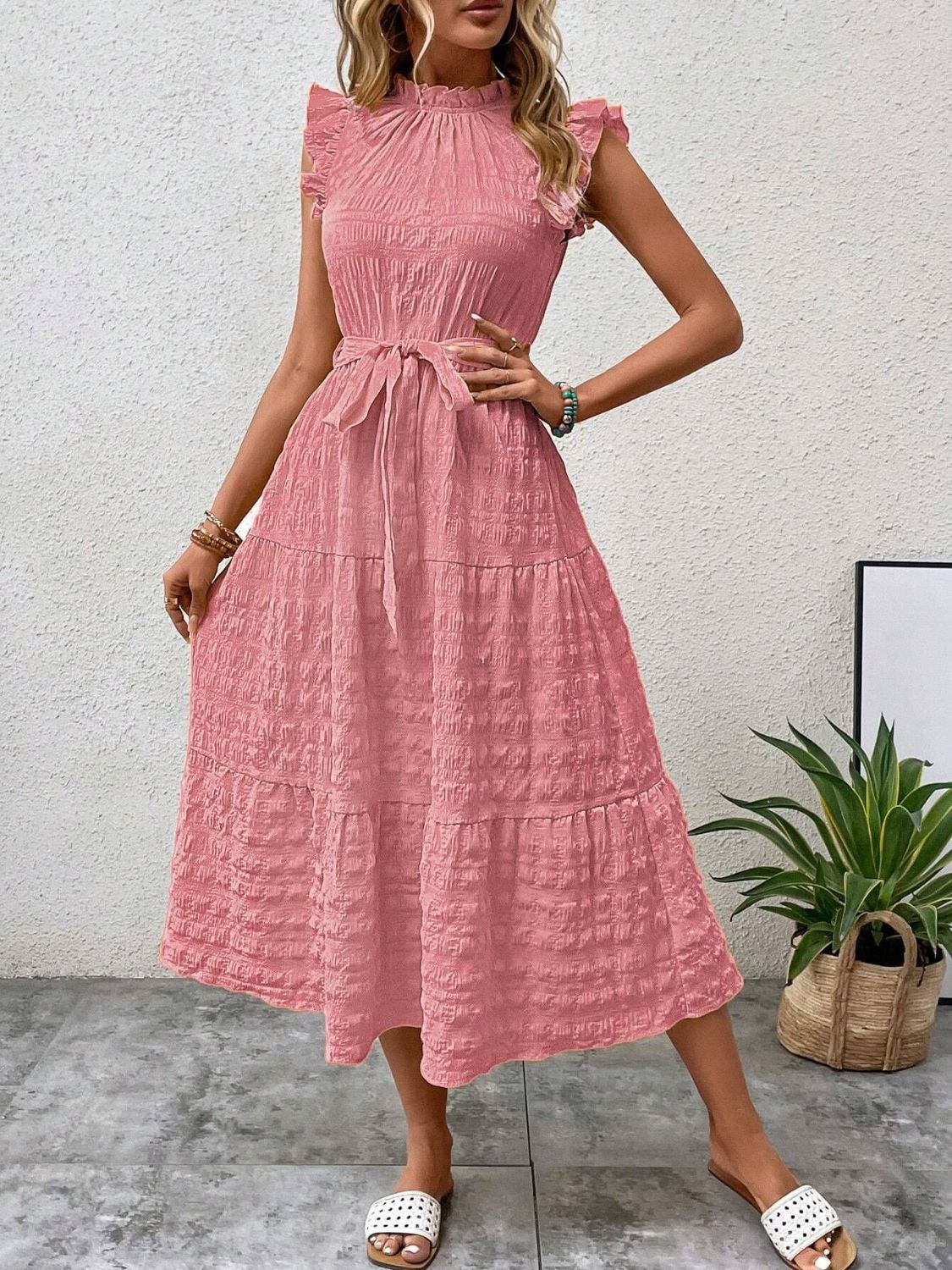 Vestido midi con mangas cortas y volantes anudados