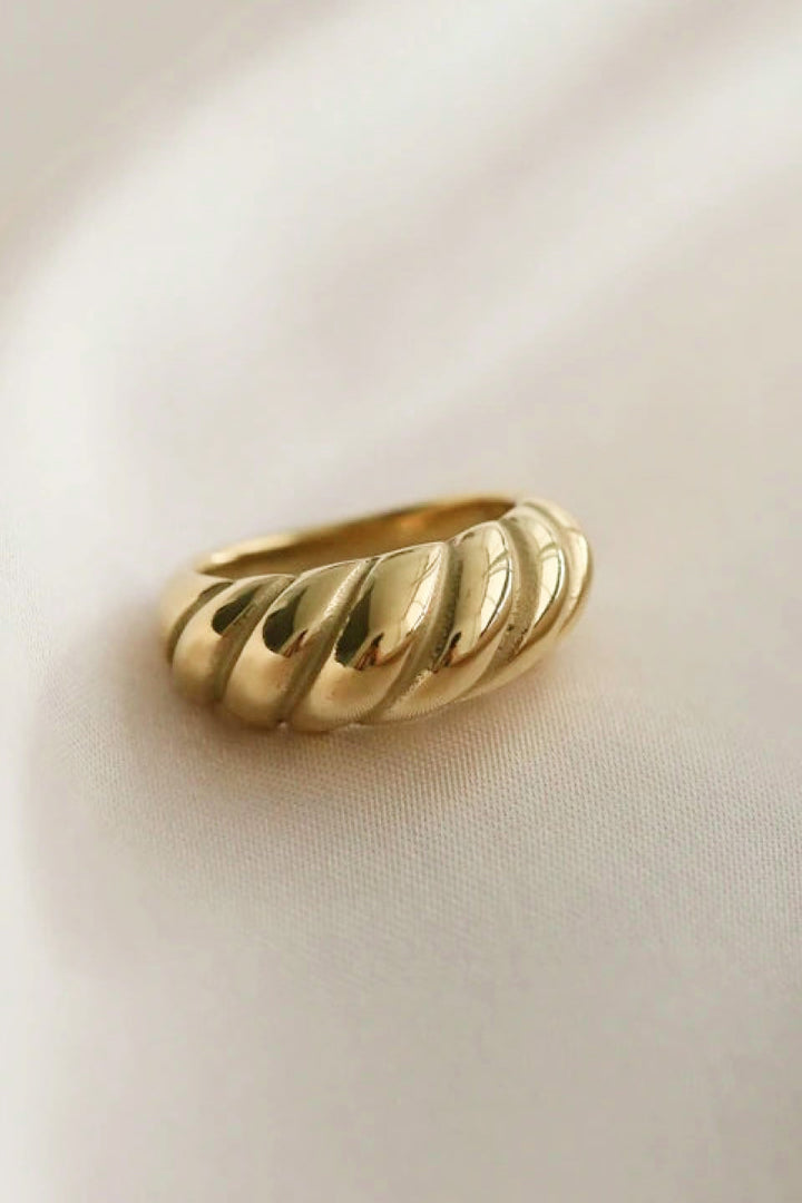 Fashion Sava | Gold Twisted Ring | Elegant Everyday Accessory