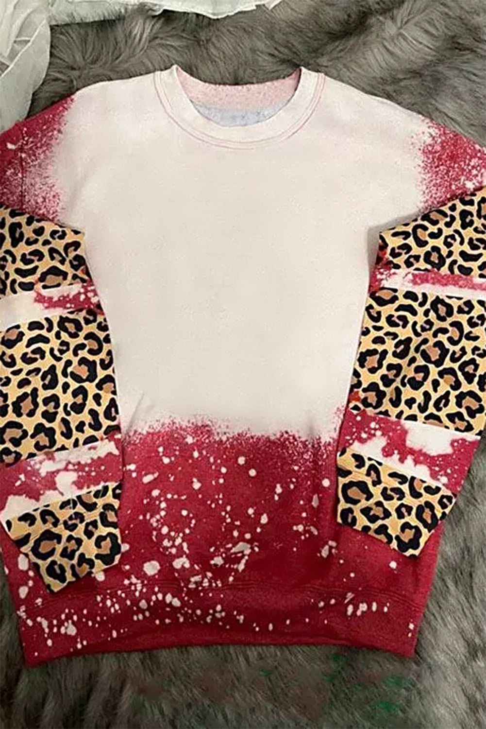 Camiseta de manga larga con cuello redondo y estampado de leopardo