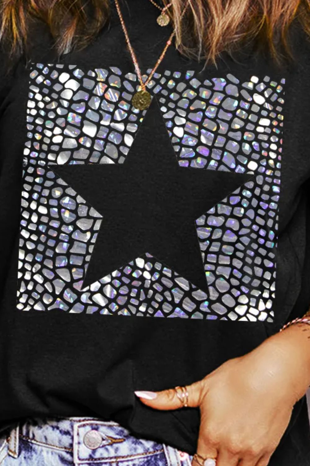 Camiseta de manga corta con cuello redondo y estrellas