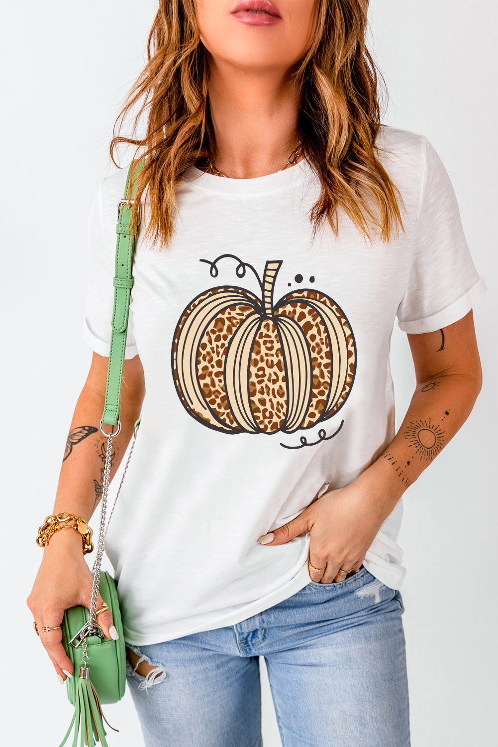 Camiseta de manga corta con cuello redondo y estampado de calabaza