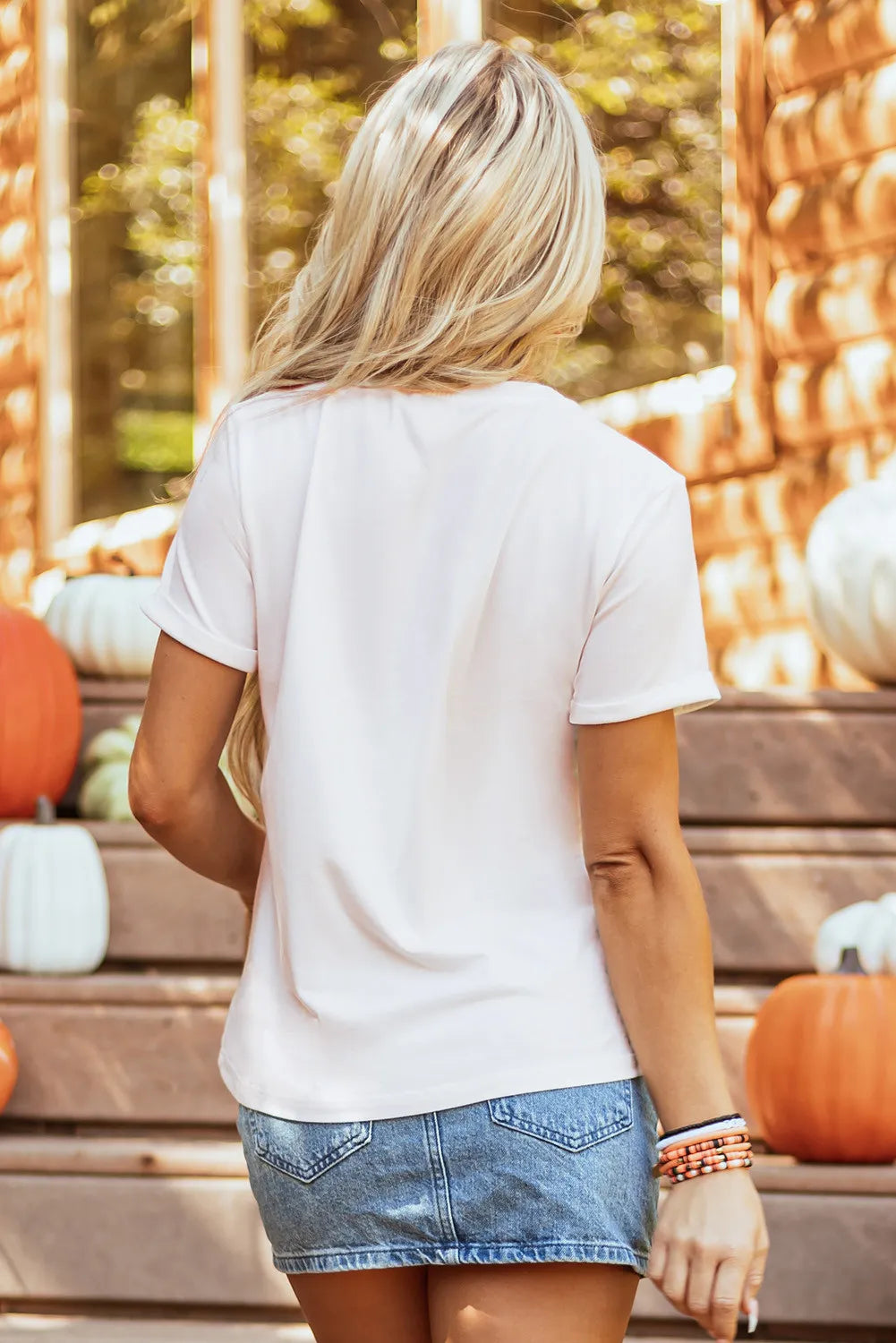 Camiseta de manga corta con cuello redondo y estampado de calabaza