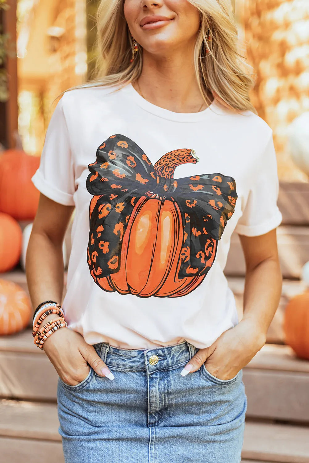 Camiseta de manga corta con cuello redondo y estampado de calabaza