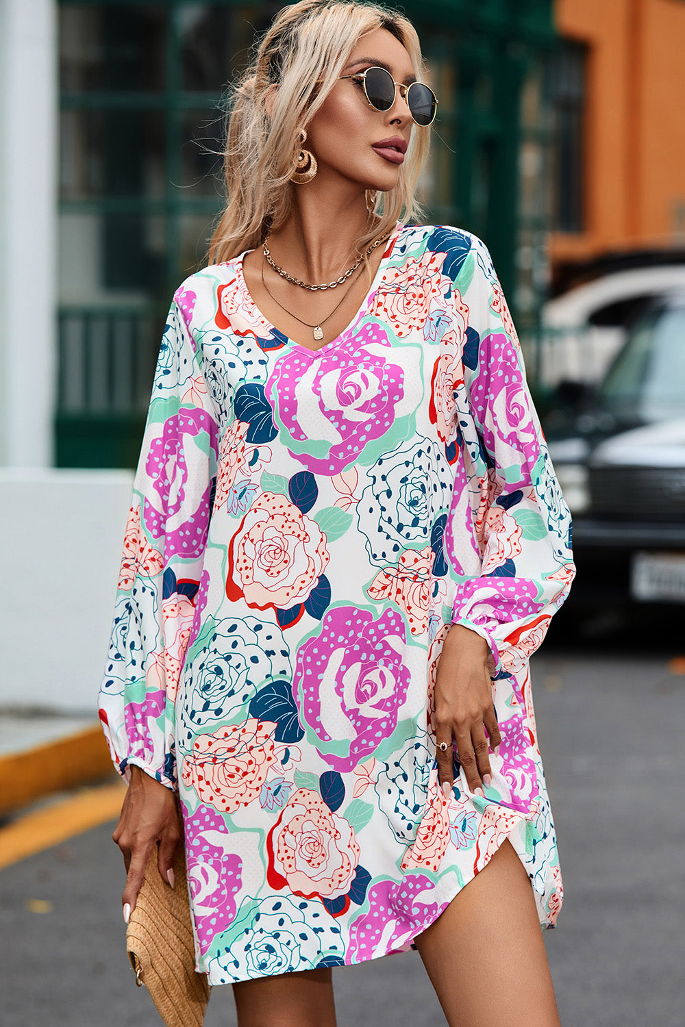 Vestido de manga larga con escote en V y estampado floral