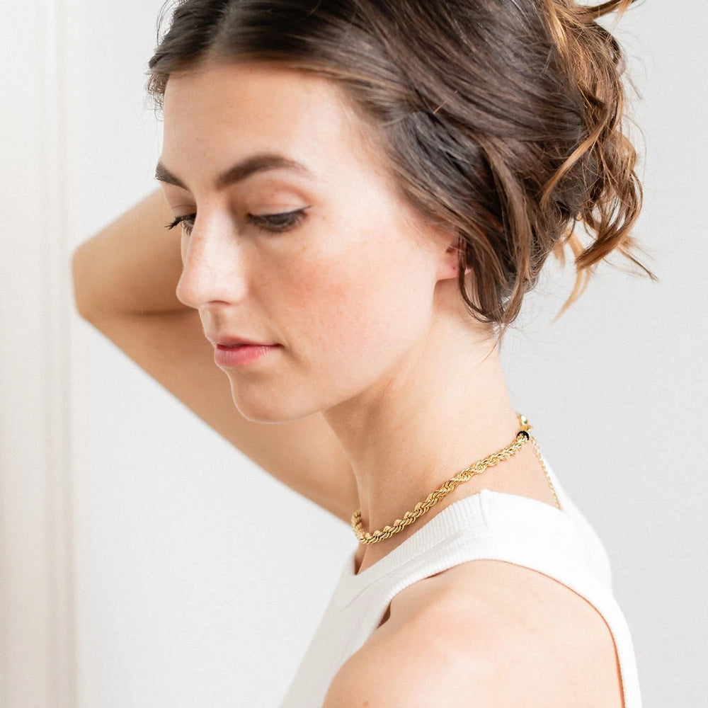 Fashion Sava | Twisted Chain Choker | Elegant Statement Accessory