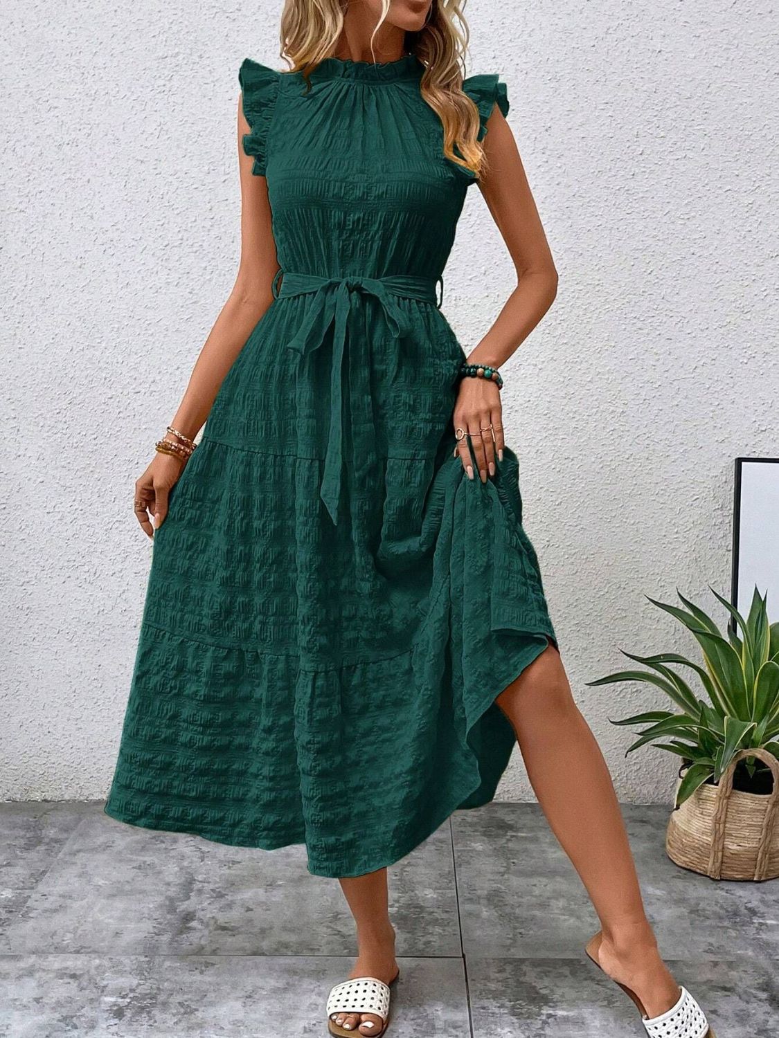 Vestido midi con mangas cortas y volantes anudados