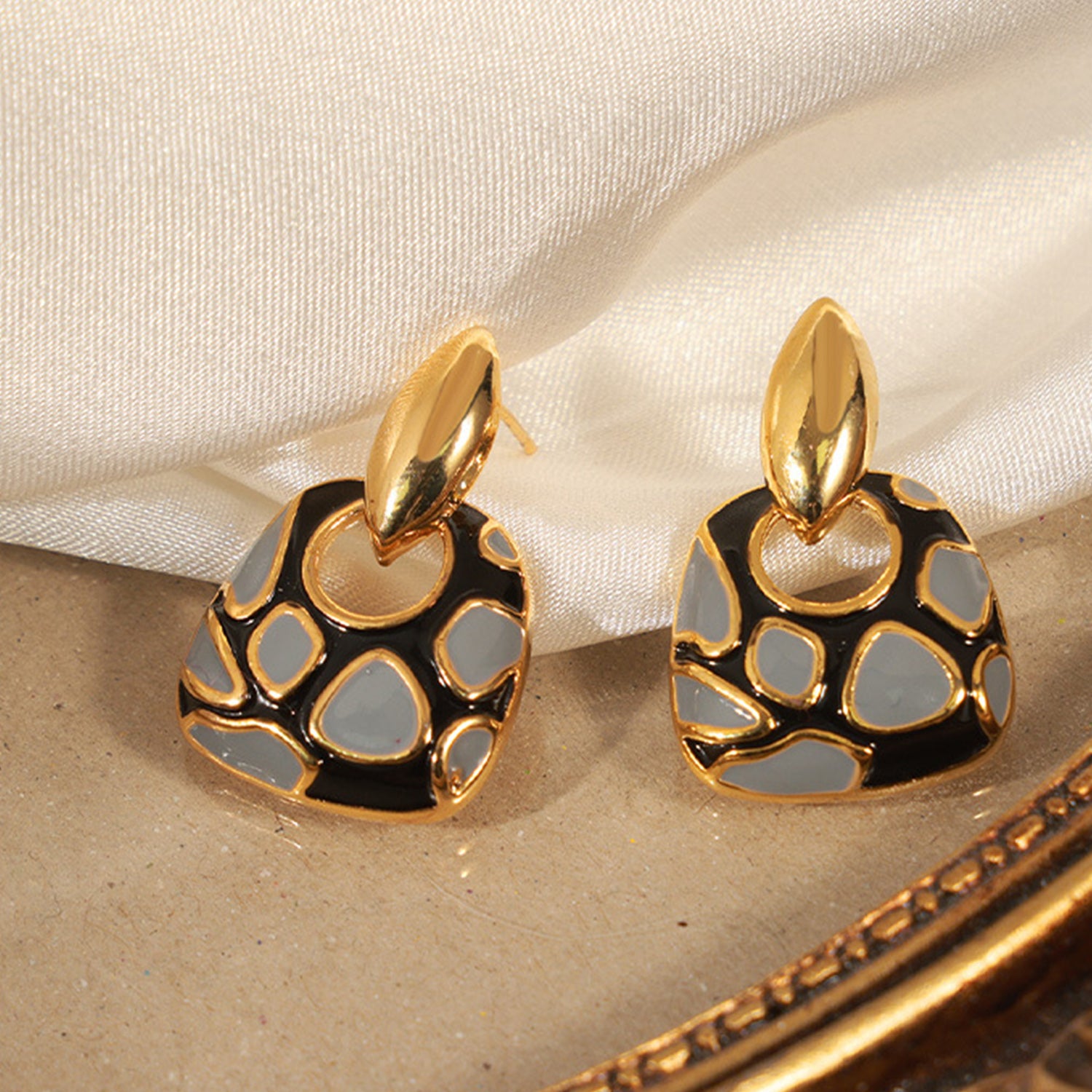 Pendientes de cobre con gotas de aceite