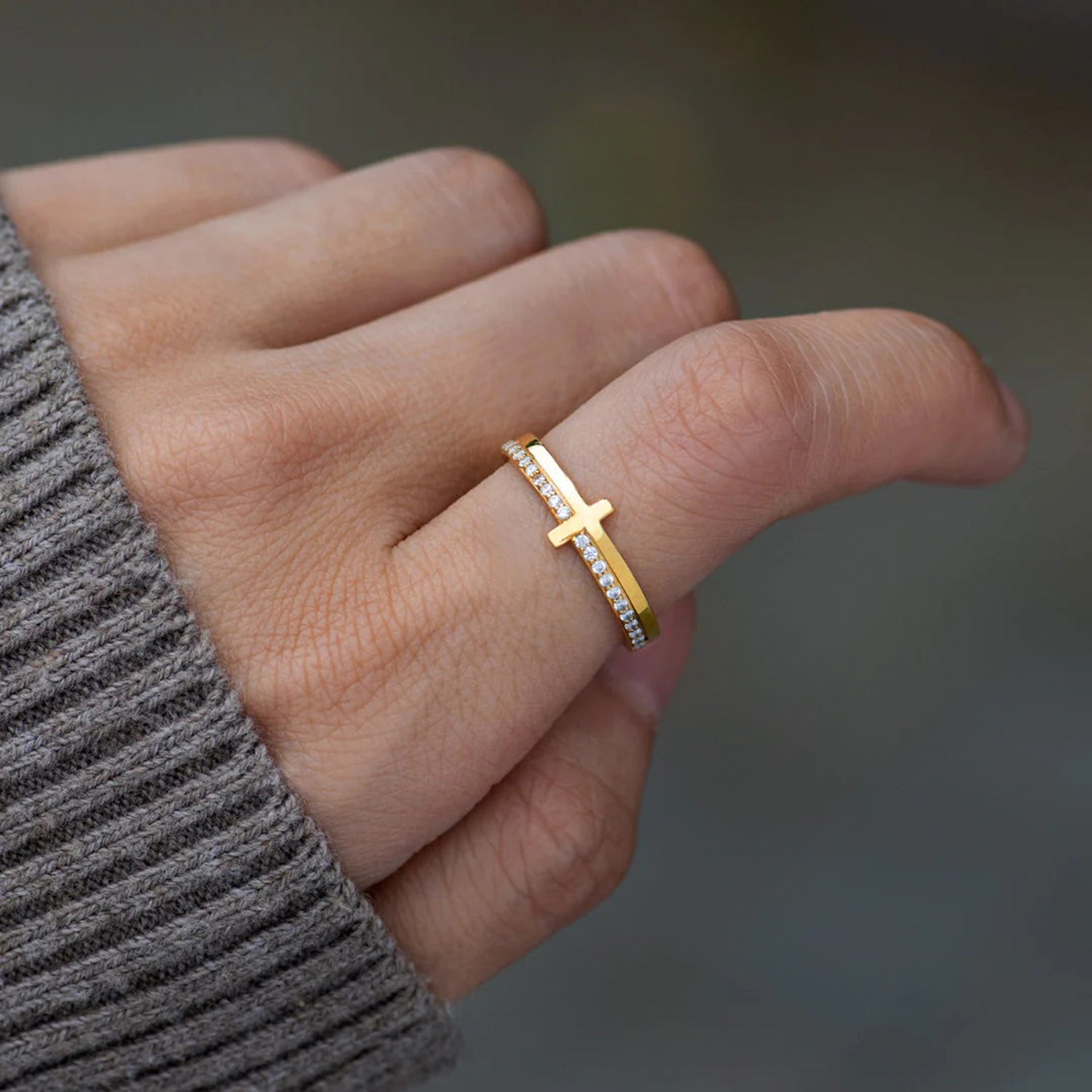 Anillo de cruz de plata de ley 925 con circonitas