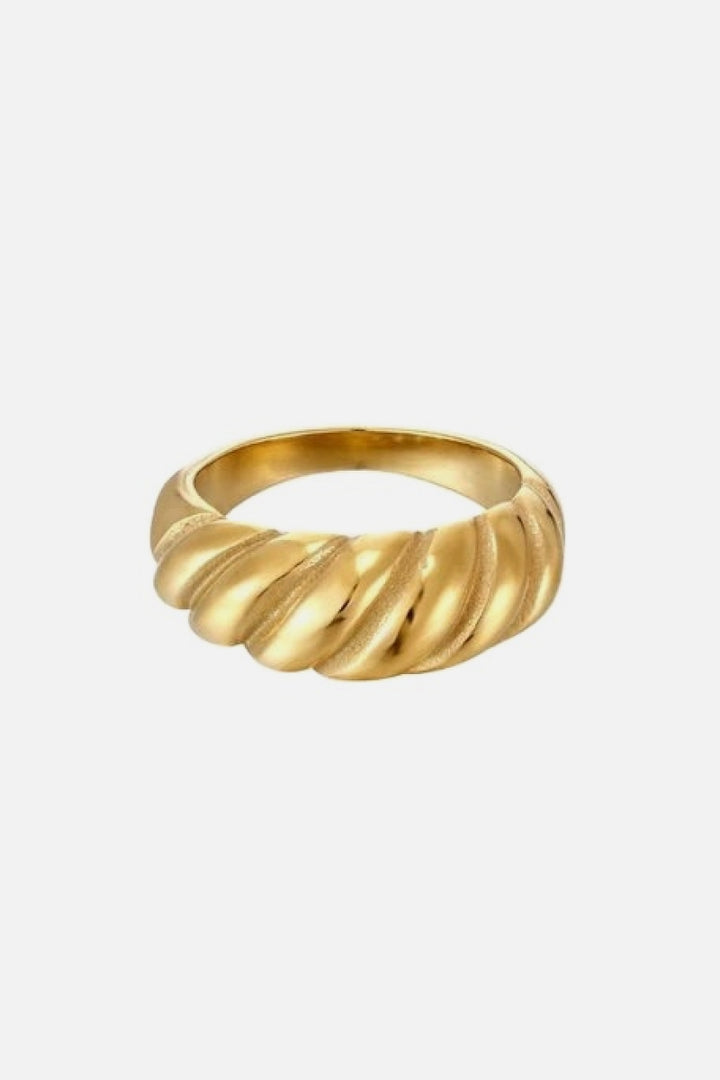 Fashion Sava | Gold Twisted Ring | Elegant Everyday Accessory