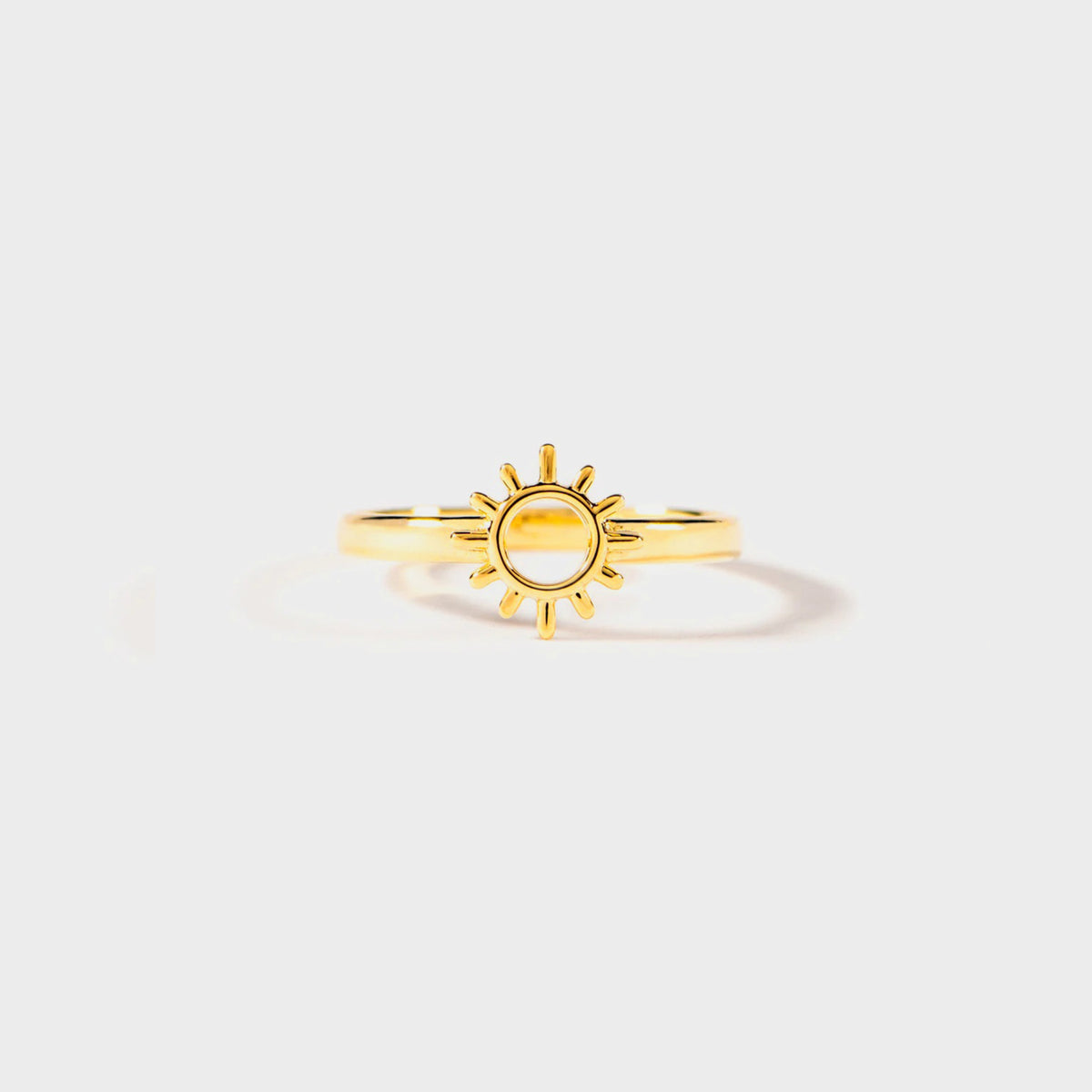 Anillo bañado en oro de 18 quilates con forma de sol